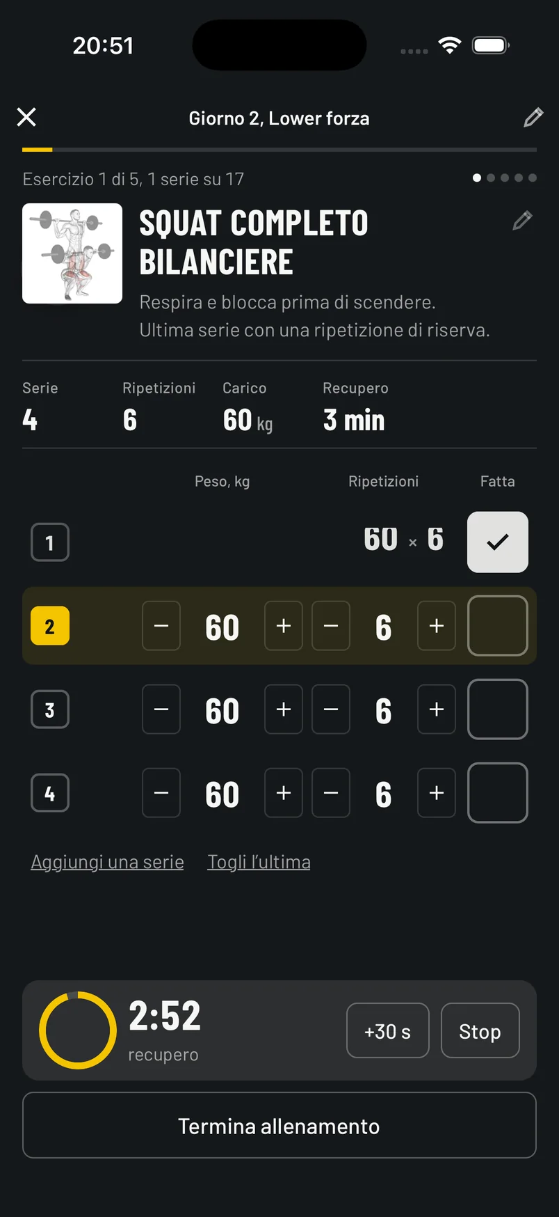 L’allenamento in corso nell’app GymDeck: l’esercizio con la sua figura, serie, ripetizioni, carico e recupero, le serie da spuntare una a una con più e meno per correggere peso e ripetizioni, e il recupero che scorre in fondo.
